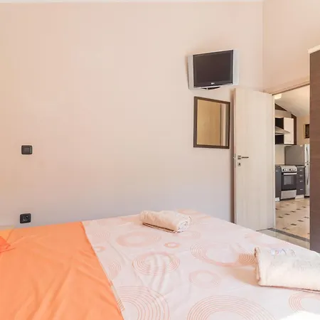 Istra Kamen For Kids & Families Near Pula For 18 People With Sport Activities, Wellness & 67 M2 Heated Private Pool 빌라