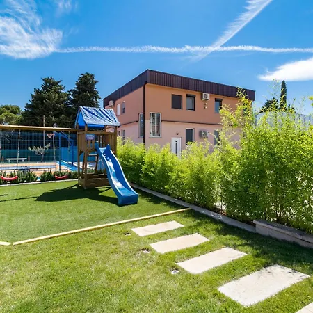 Villa Istra Kamen For Kids & Families Near Pula For 18 People With Sport Activities, Wellness & 67 M2 Heated Private Pool