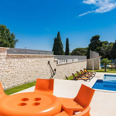 Istra Kamen For Kids & Families Near Pula For 18 People With Sport Activities, Wellness & 67 M2 Heated Private Pool Villa Ližnjan