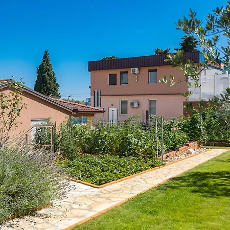 Istra Kamen For Kids & Families Near Pula For 18 People With Sport Activities, Wellness & 67 M2 Heated Private Pool * Ližnjan