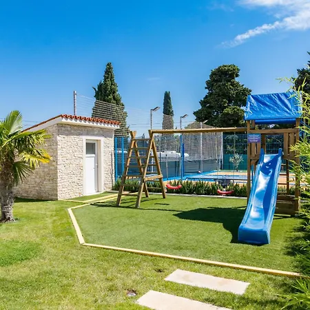 빌라 Istra Kamen For Kids & Families Near Pula For 18 People With Sport Activities, Wellness & 67 M2 Heated Private Pool *