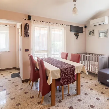 빌라 Istra Kamen For Kids & Families Near Pula For 18 People With Sport Activities, Wellness & 67 M2 Heated Private Pool