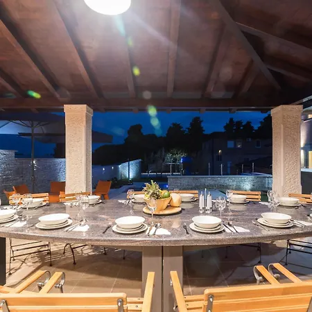 Villa Istra Kamen For Kids & Families Near Pula For 18 People With Sport Activities, Wellness & 67 M2 Heated Private Pool Ližnjan