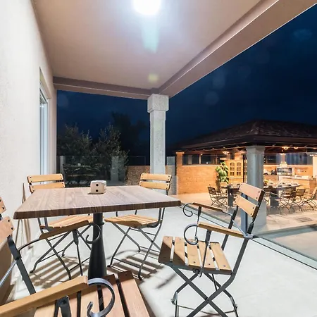 Istra Kamen For Kids & Families Near Pula For 18 People With Sport Activities, Wellness & 67 M2 Heated Private Pool *