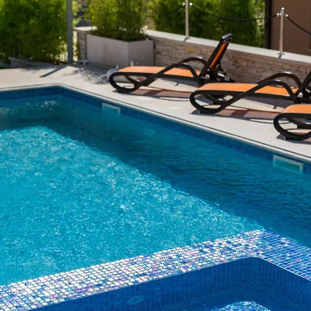 Villa Istra Kamen For Kids & Families Near Pula For 18 People With Sport Activities, Wellness & 67 M2 Heated Private Pool