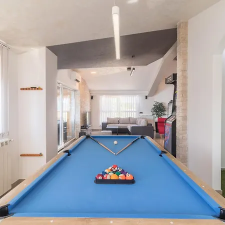 Istra Kamen For Kids & Families Near Pula For 18 People With Sport Activities, Wellness & 67 M2 Heated Private Pool Ližnjan