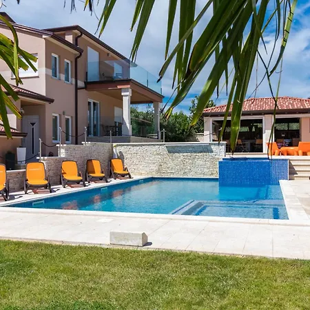 Villa Istra Kamen For Kids & Families Near Pula For 18 People With Sport Activities, Wellness & 67 M2 Heated Private Pool *