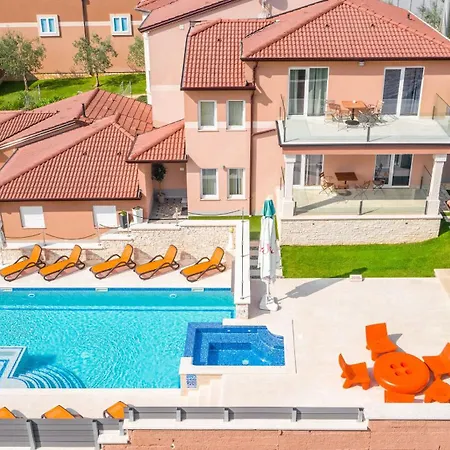 Villa Istra Kamen For Kids & Families Near Pula For 18 People With Sport Activities, Wellness & 67 M2 Heated Private Pool Ližnjan