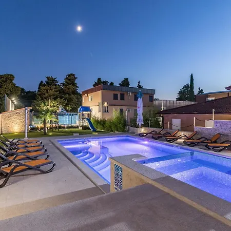 Istra Kamen For Kids & Families Near Pula For 18 People With Sport Activities, Wellness & 67 M2 Heated Private Pool Villa *